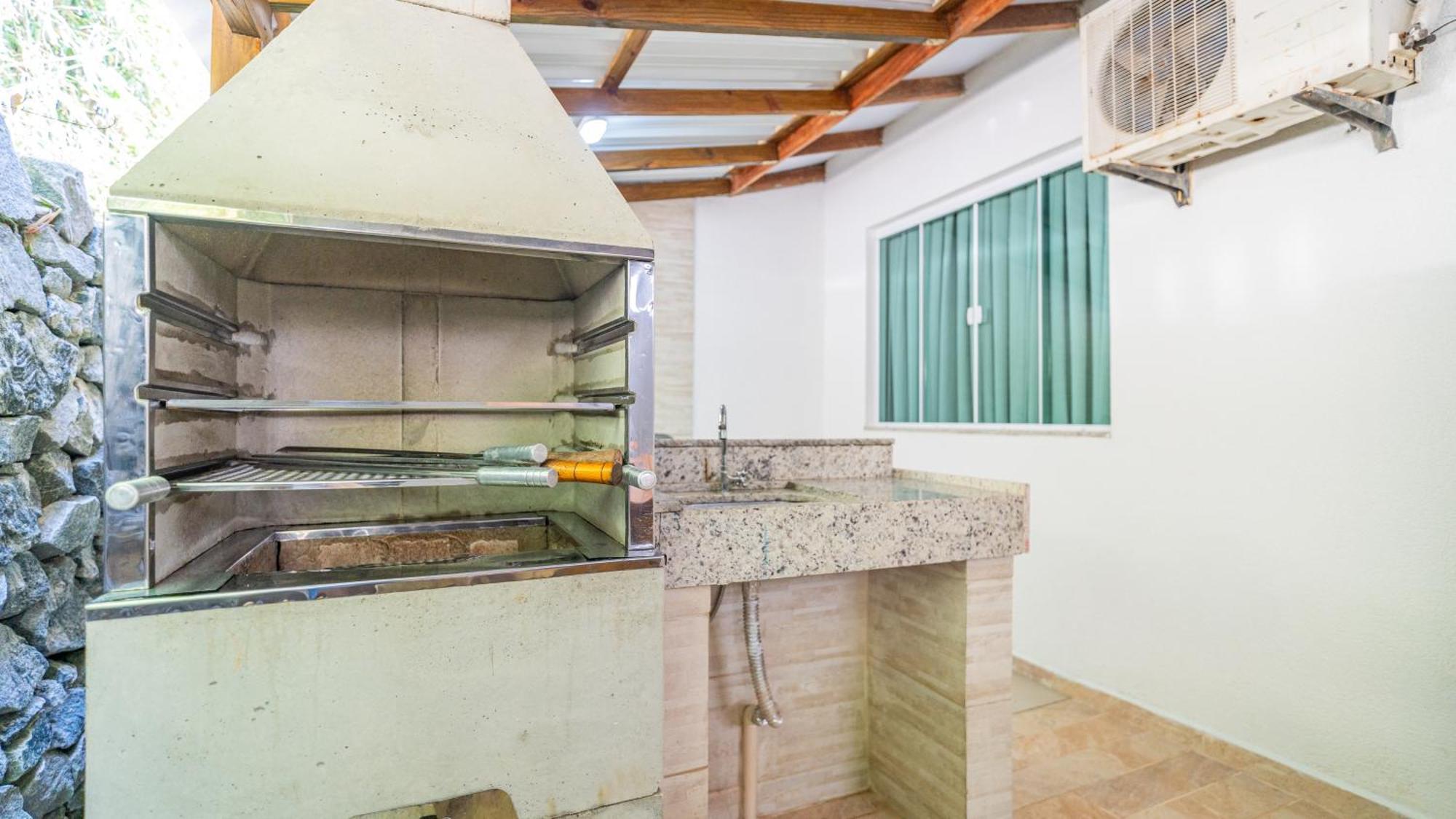Residencial Com Piscina Possui Jacuzzi Aquecida Com Hidromassagem Villa Bombinhas Exteriör bild