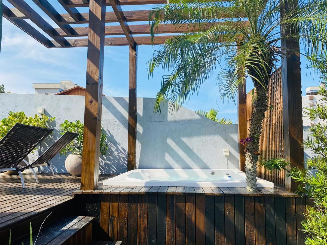 Residencial Com Piscina Possui Jacuzzi Aquecida Com Hidromassagem Villa Bombinhas Exteriör bild