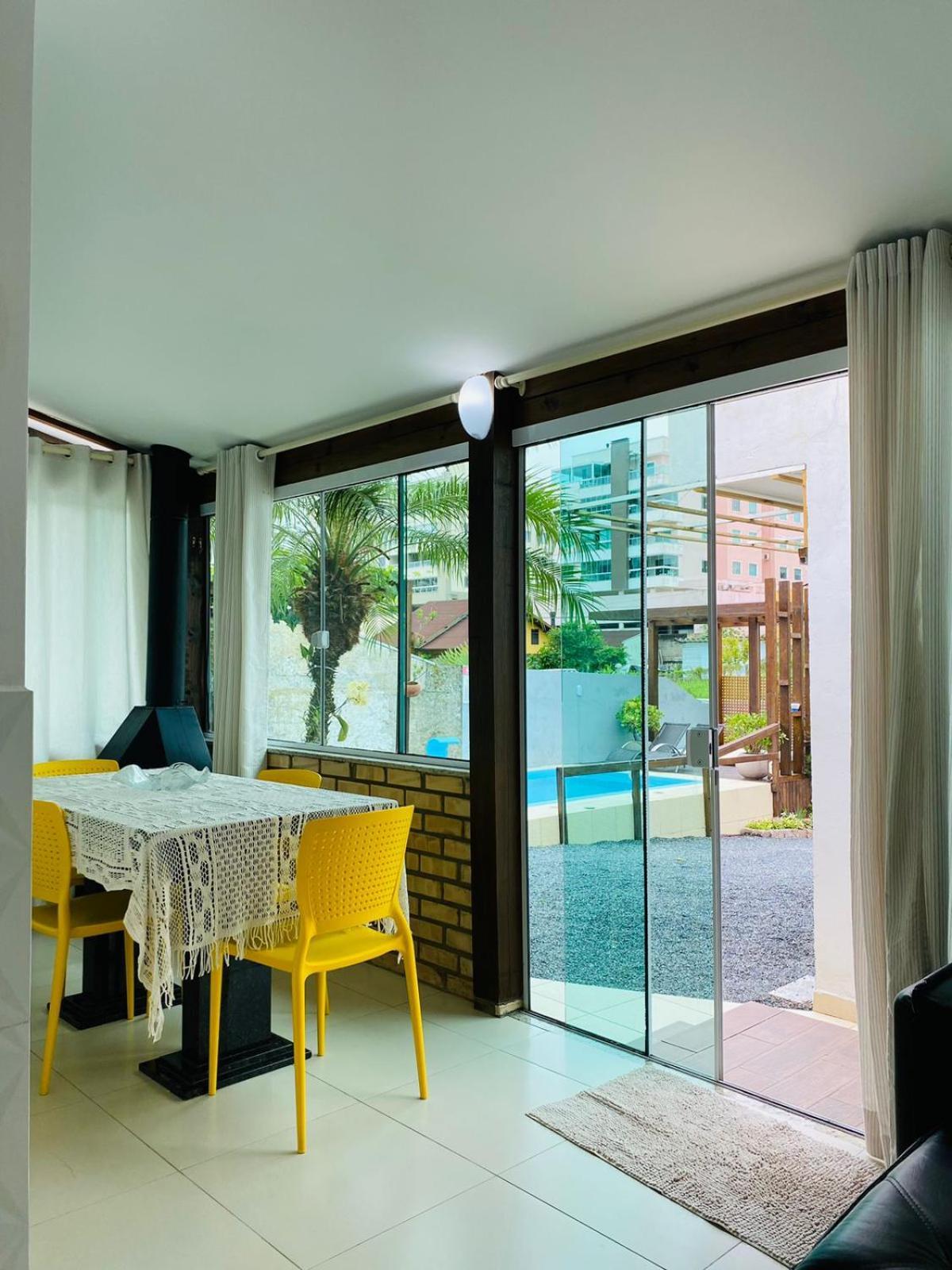 Residencial Com Piscina Possui Jacuzzi Aquecida Com Hidromassagem Villa Bombinhas Exteriör bild